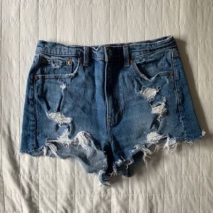 Abercrombie & Fitch shorts - size 28
